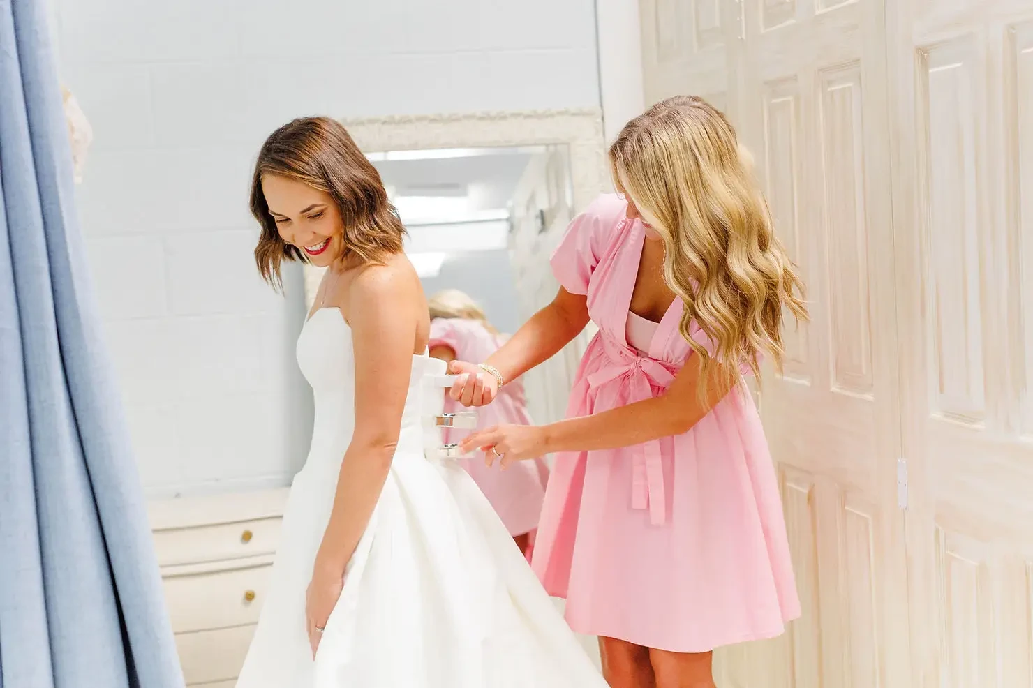 What to Expect During Your Wedding Dress Shopping Appointment. Desktop Image
